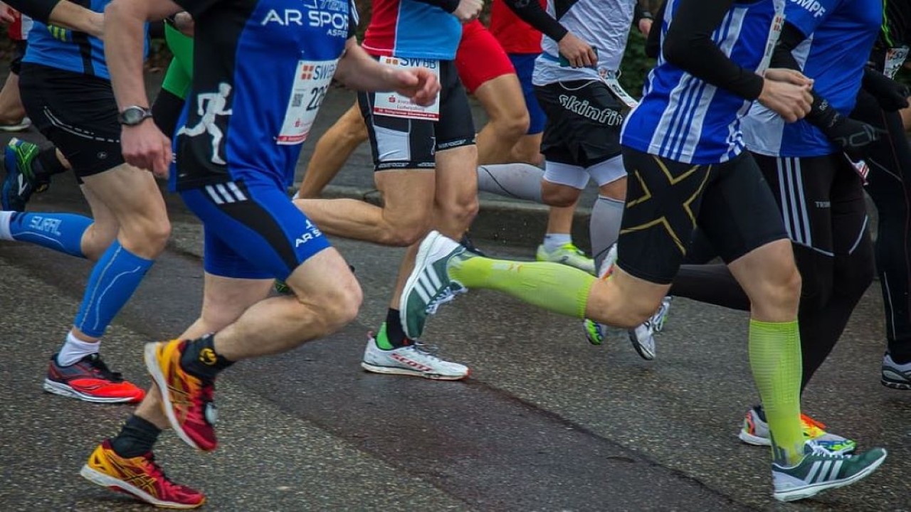 Ilustrasi. Steve Edward menuntaskan lari maraton ke-1.000 di Milton Keynes Marathon, Inggris, pada Minggu (5/5/2024). (Foto: Istimewa)