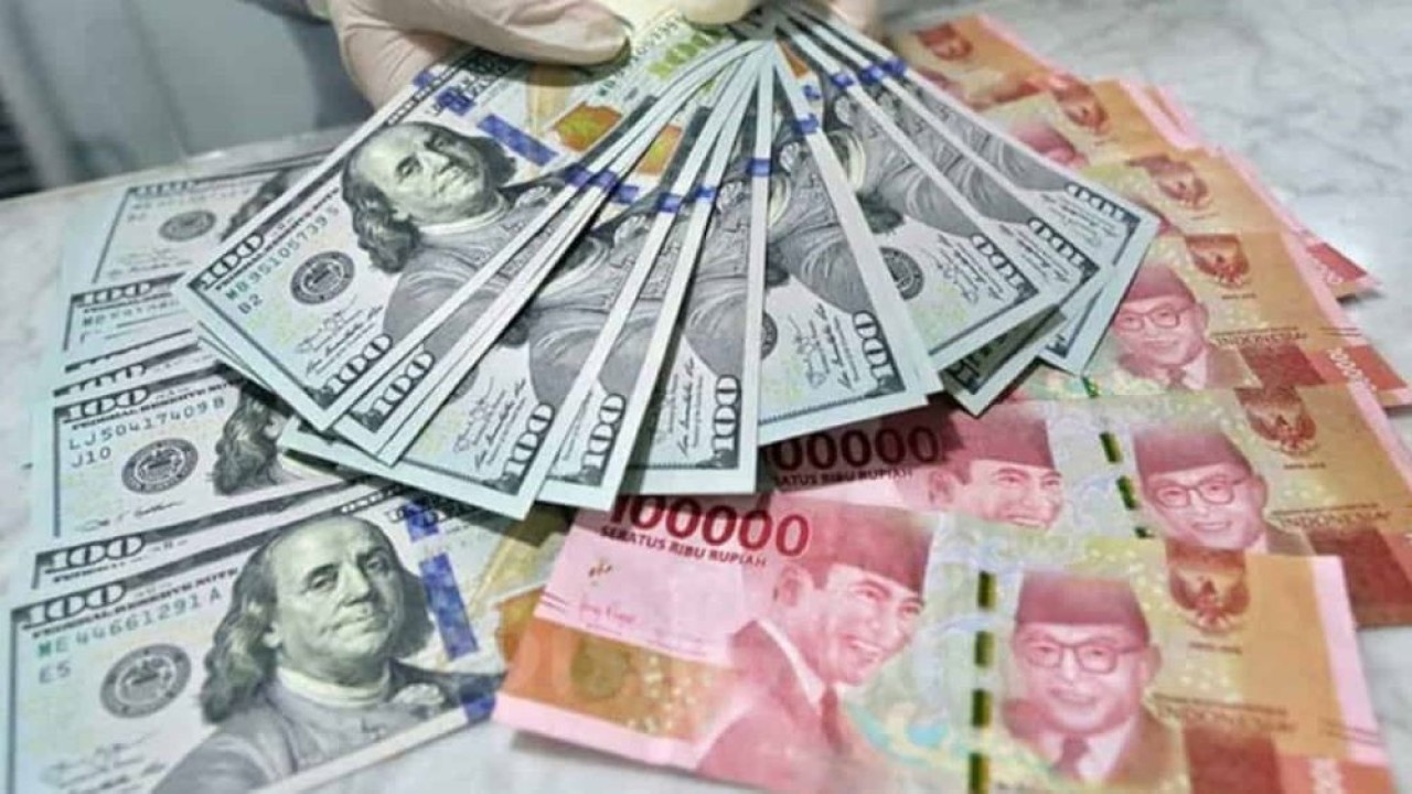 Mata uang Rupiah dan Dolar AS/ist