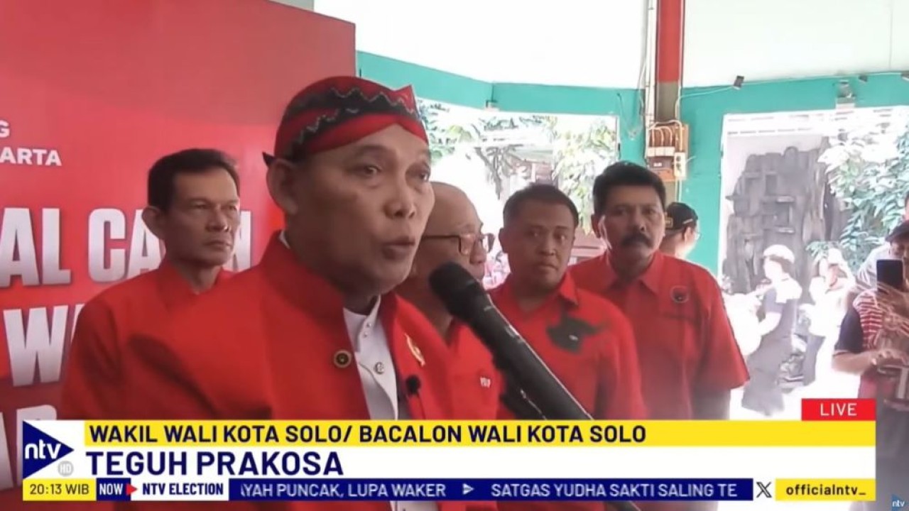 Teguh Prakosa mendaftar ke DPC PDI Perjuangan sebagai Bakal Calon Wali Kota Solo menggantikan posisi Gibran Rakabuming Raka.