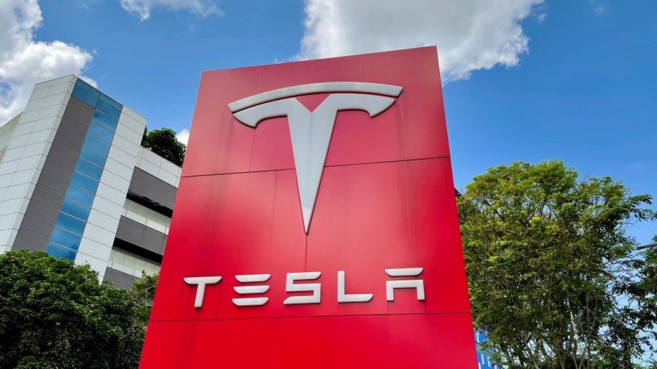Ilustrasi. Logo Tesla. (Foto: Reuters)