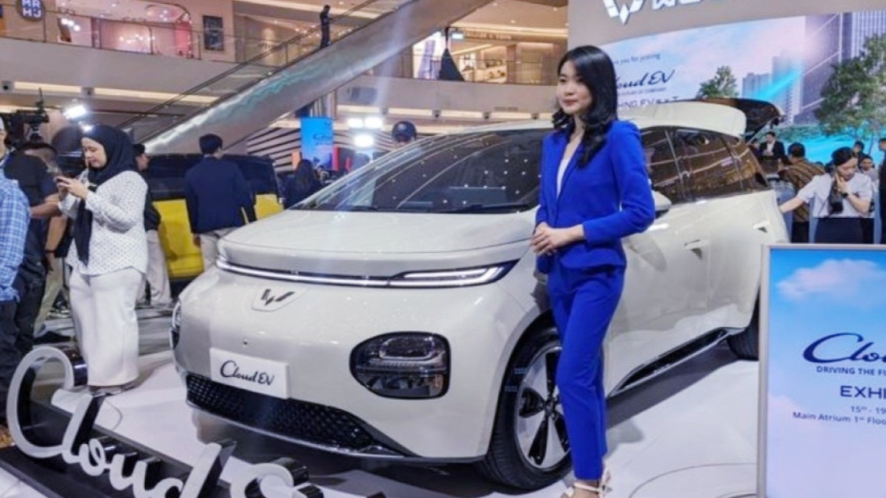 Wuling Motors (Wuling) secara resmi meluncurkan dan mengumumkan harga kendaraan listrik terbarunya, Cloud EV di Indonesia.