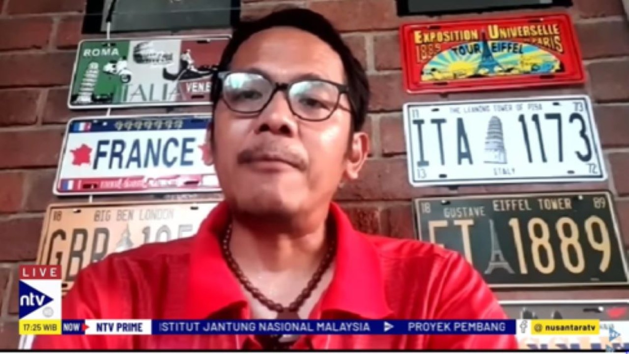 Analis sepak bola Akmal Marhali dalam Dialog NTV Prime di NusantaraTV