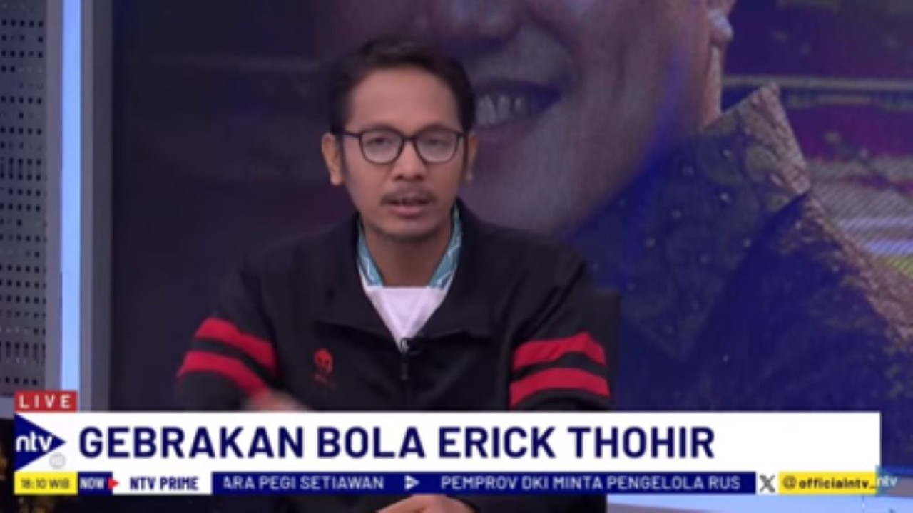 Analis sepak bola sekaligus Koordinator Save Our Soccer (SOS), Akmal Marhali dalam Dialog NTV Prime di NusantaraTV/tangkapan layar NTV