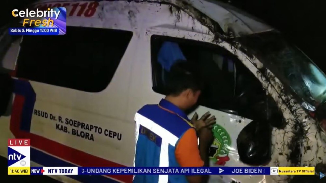 Kecelakaan bermula saat sebuah ambulans milik RSUD Dr. R. Soeprapto Cepu, Kabupaten Blora, yang melaju dari arah Ngawi hendak ke Solo mengalami selip