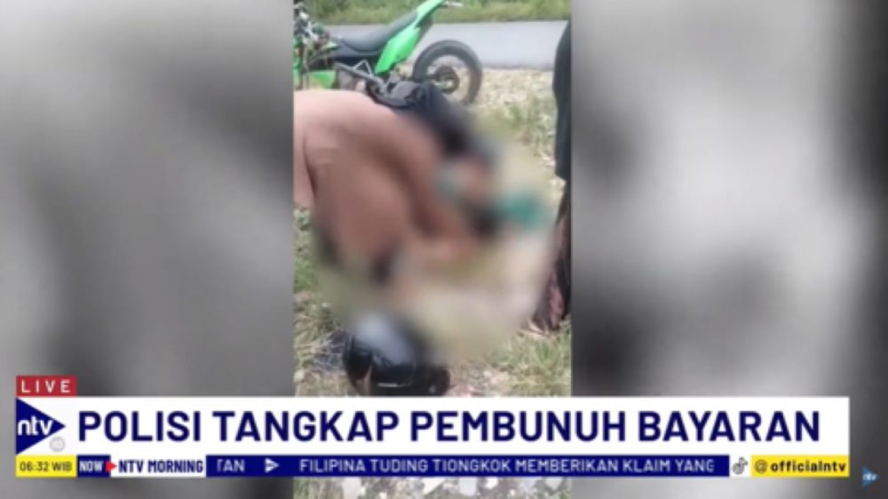 Korban penembakan pembunuhan bayaran tergeletak di pinggir jalan Merangin, Jambi/tangkapan layar NTV