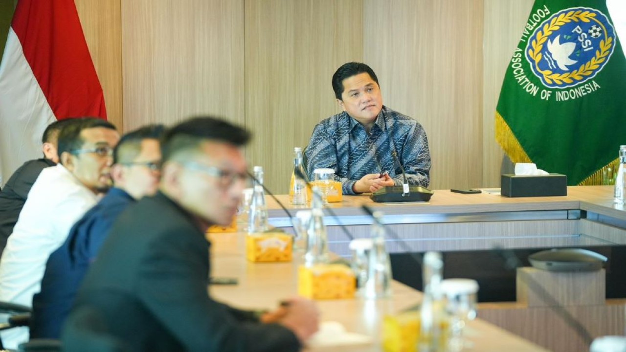 Ketua Umum PSSI, Erick Thohir memimpin rapat dengan PT LIB. (Foto: Dok/PSSI)