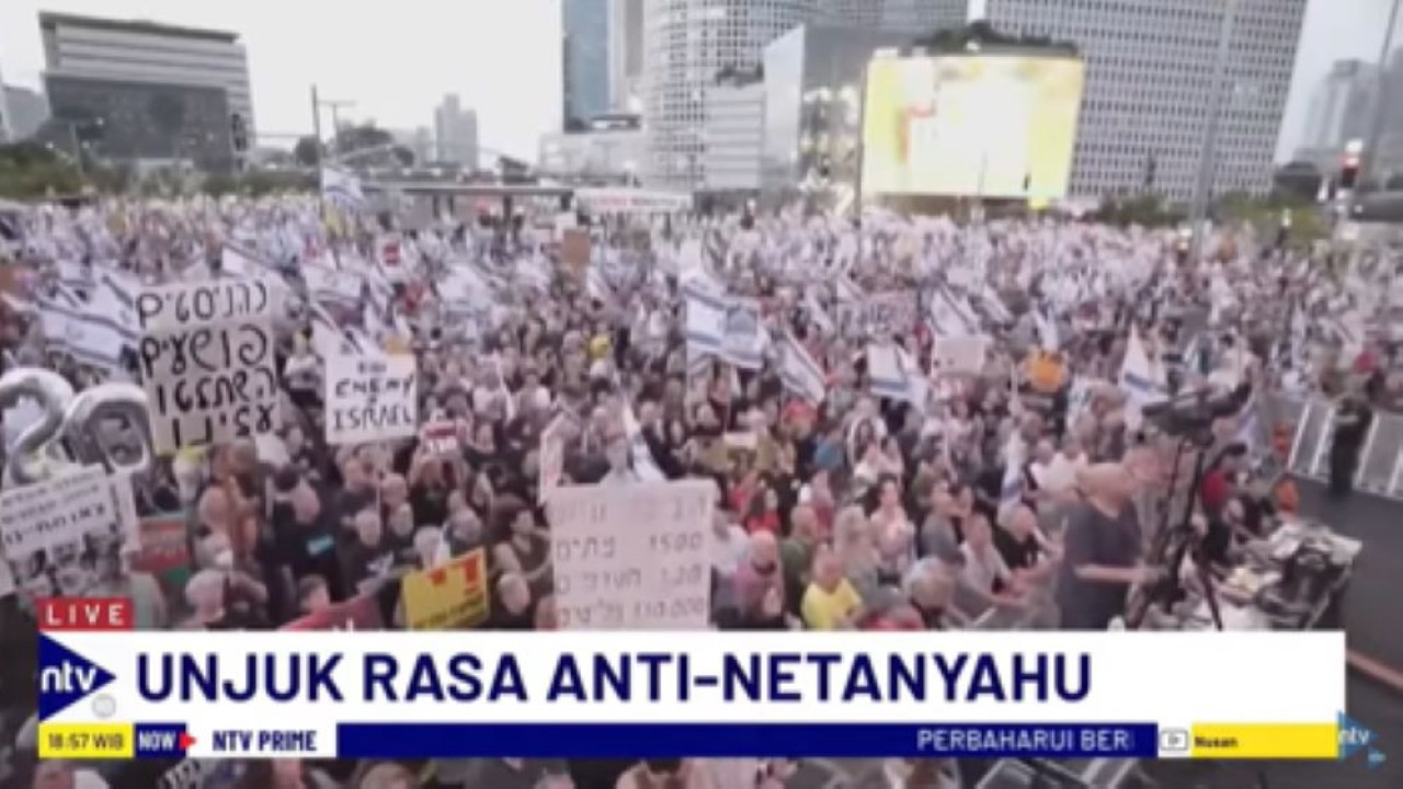 Puluhan ribu pengunjuk rasa berkumpul di Tel Aviv mendesak PM Israel Benjamin Netanyahu segera mundur dari jabatannya