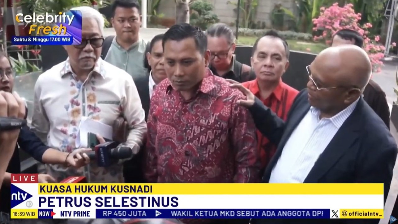 Kusnadi yang merupakan staf Sekjen PDI Perjuangan, Hasto Kristiyanto, memenuhi panggilan KPK.