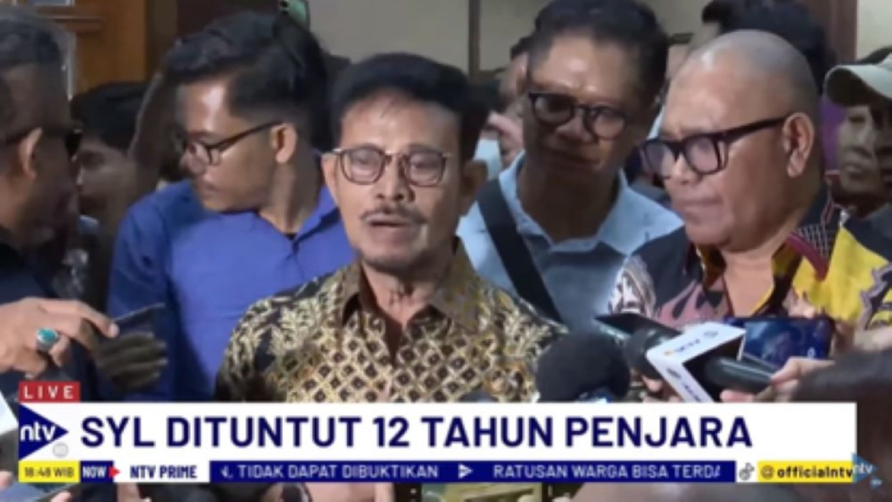 Mantan Menteri Pertanian Syahrul Yasin Limpo (SYL) memberikan keterangan pers usai dituntut 12 tahun penjara oleh Jaksa KPK