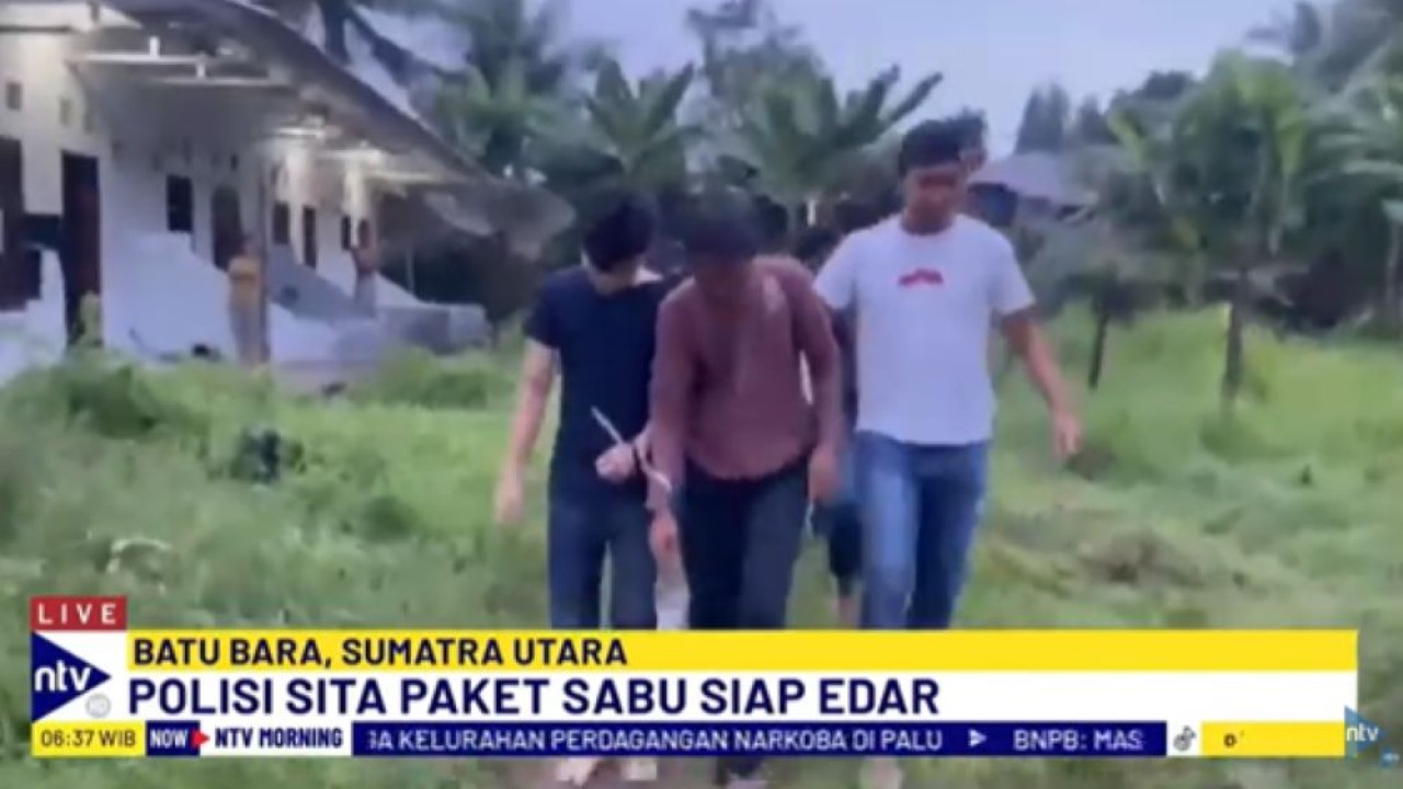 Satresnarkoba Batubara menangkap tiga tersangka bandar narkoba jenis sabu yang merupakan satu keluarga