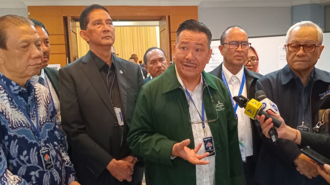Ketua Umum DPN Peradi Otto Hasibuan didampingi jajaran pengurus/ist