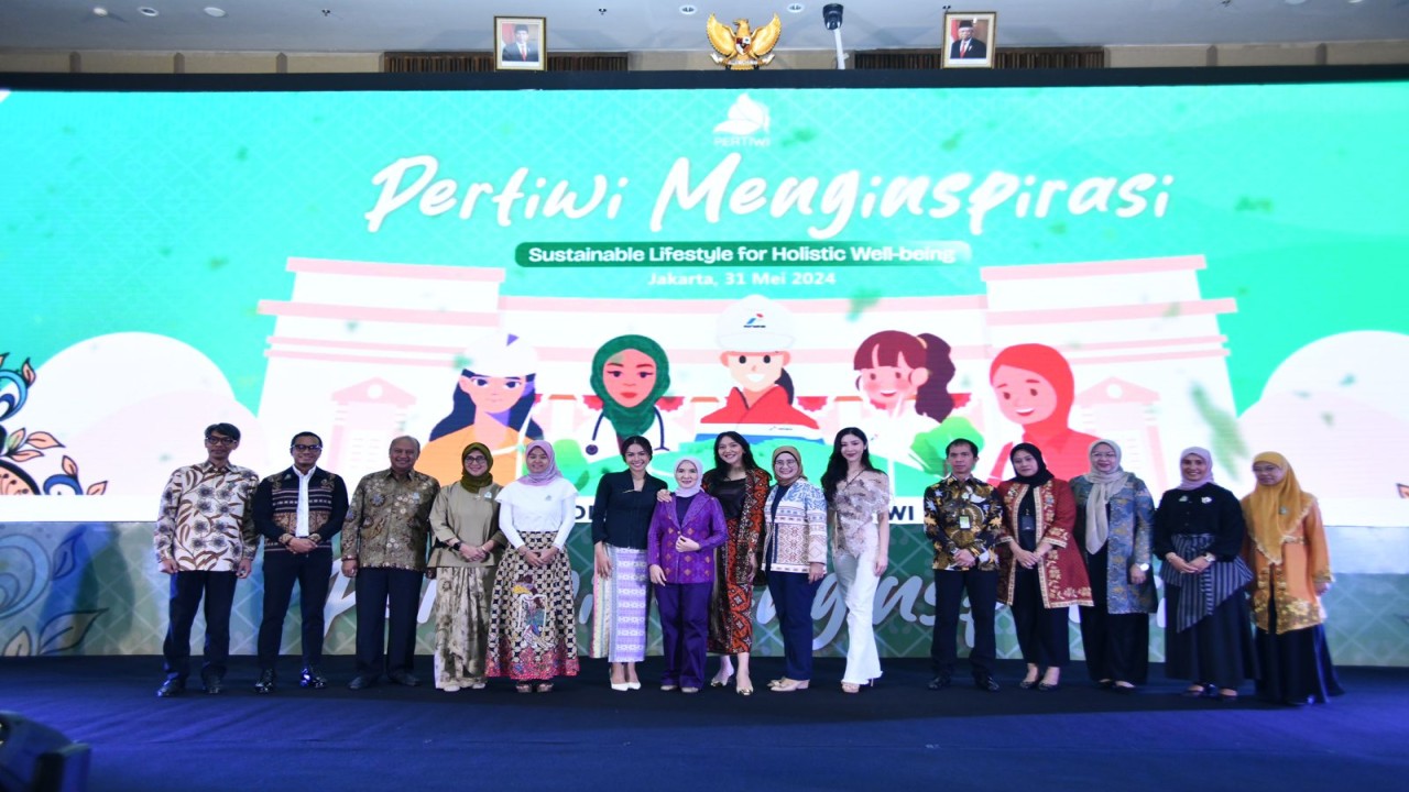 Direktur Utama PT Pertamina (Persero) Nicke Widyawati bersama Komunitas Pertiwi Pertamina