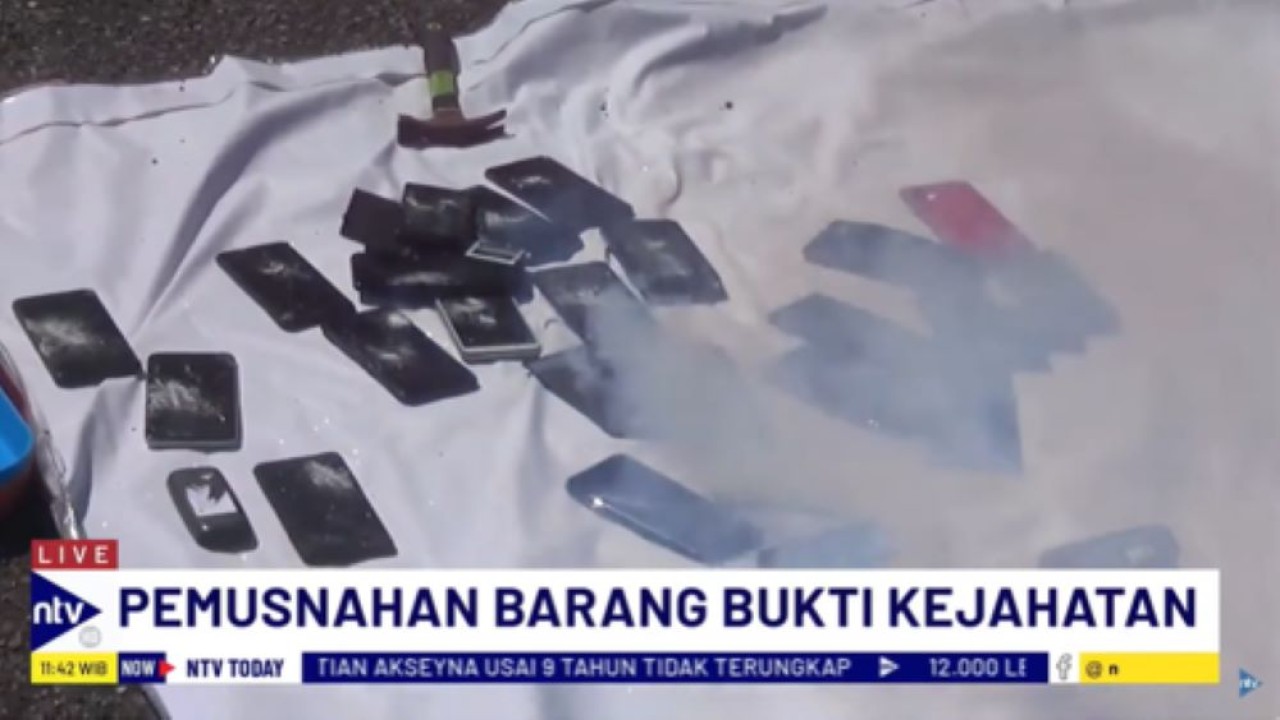 Ponsel meledak saat pemusnahan barang bukti di halaman Kejari Nunukan/tangkapan layar NTV