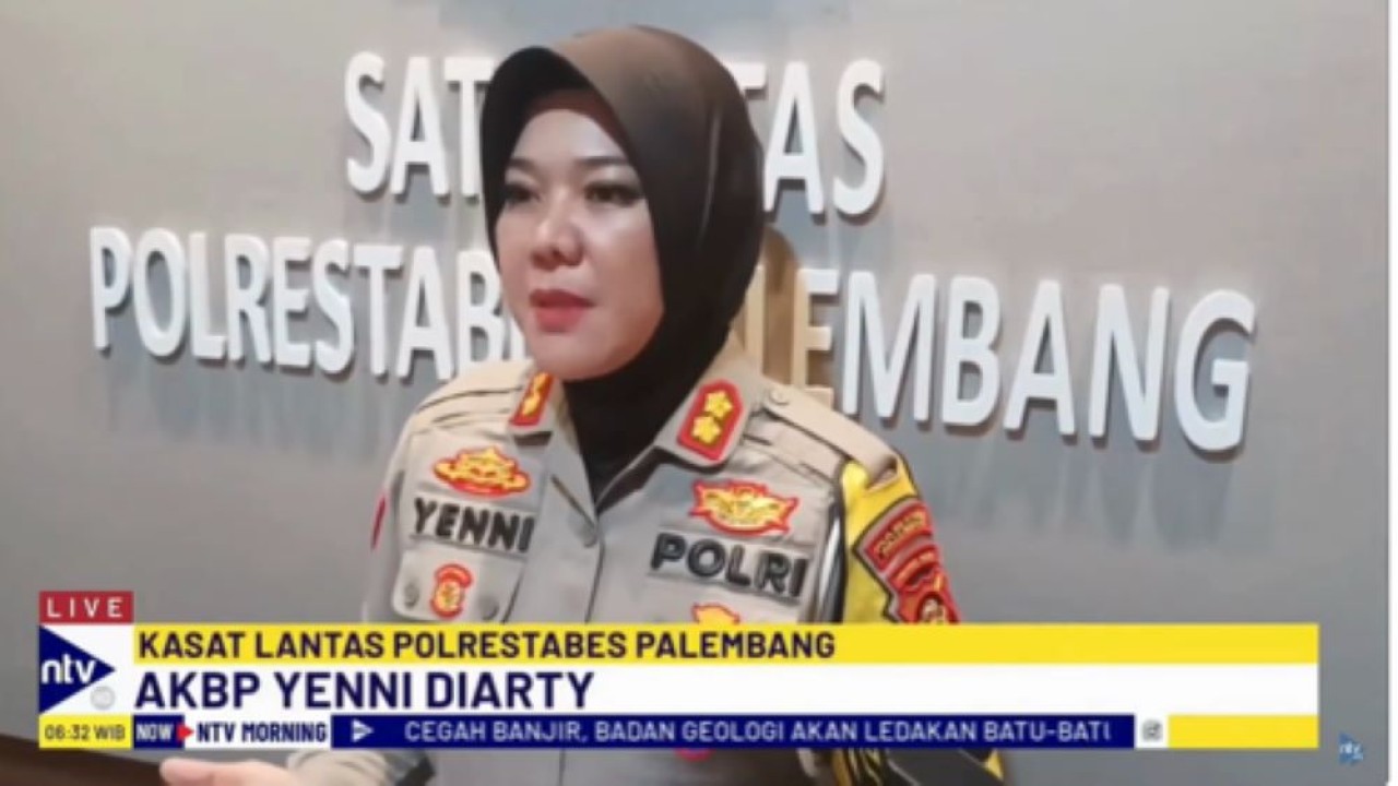 Kasat Lantas Polrestabes Palembang, AKBP Yenny Diarty menjelaskan kesiapan pelaksanaan kebijakan BPJS Kesehatan jadi syarat pembuatan SIM/tangkapan layar NTV