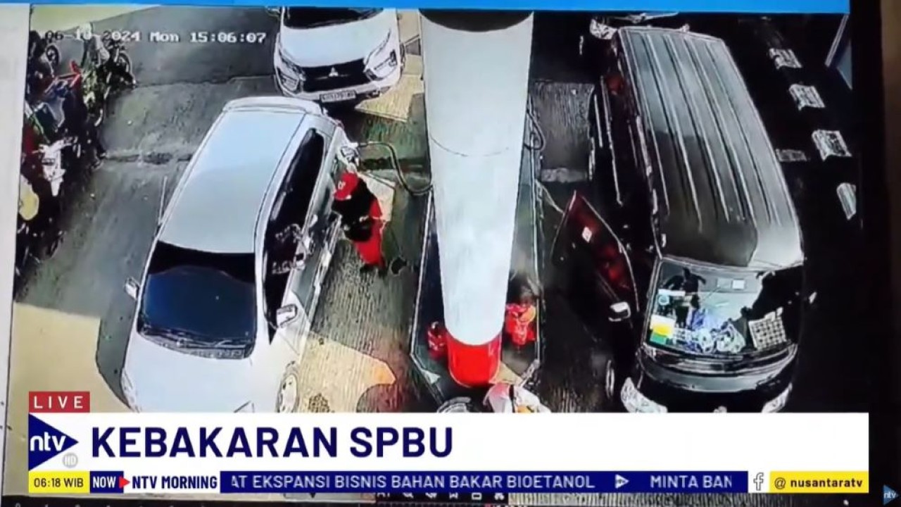 SPBU terbakar di Cilegon, Banten, usai selang pompa bensin tertarik mobil yang melaju.