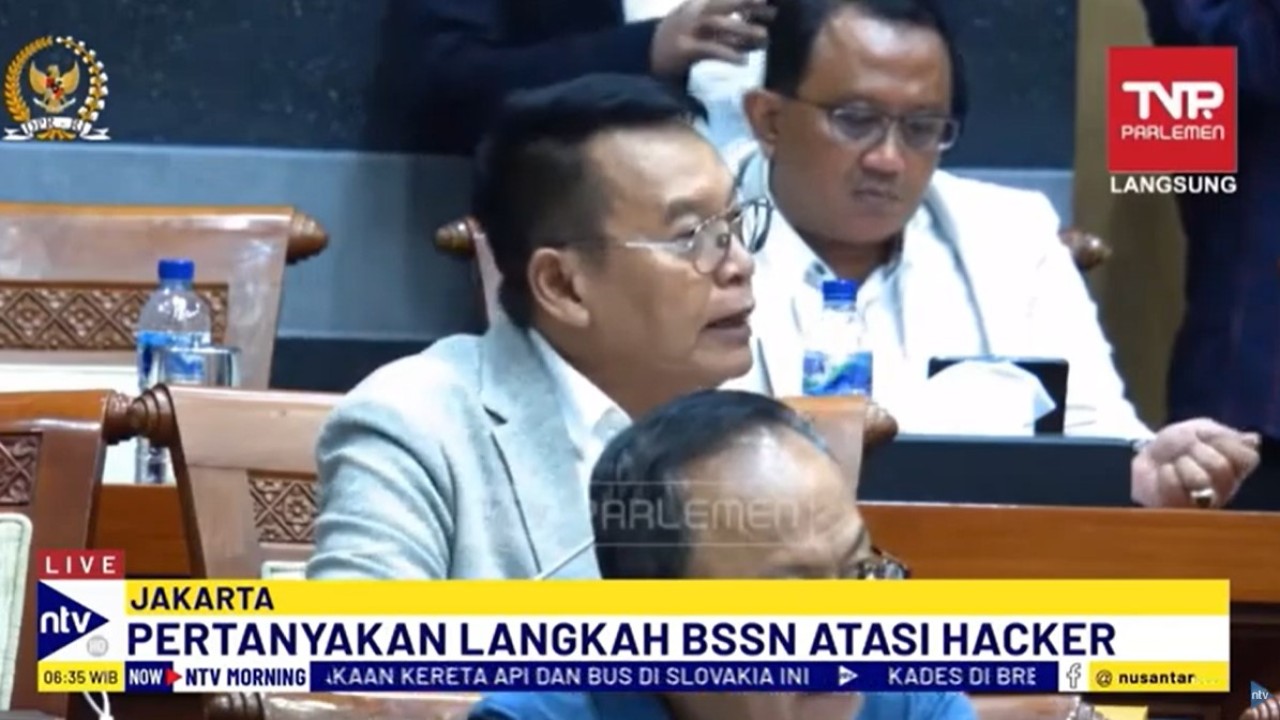 Anggota Komisi I DPR RI TB Hasanuddin saat rapat dengar pendapat dengan Menkominfo Budi Arie Setiadi dan BSSN di kompleks parlemen, Senayan, Jakarta, Kamis (27/6/2024).