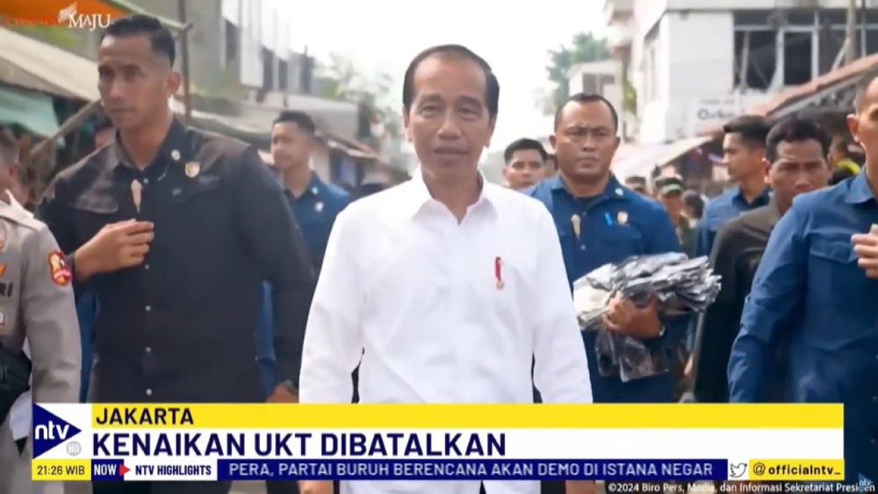 Presiden Jokowi memastikan tarif UKT batal naik pada tahun ini.