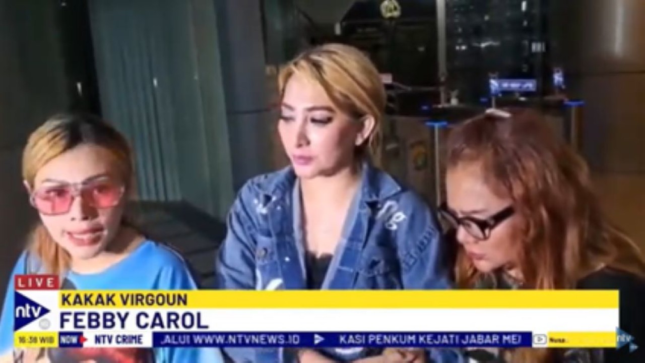 Kakak Virgoun, Feby Carol menjawab pertanyaan wartawan usai mencoba menemui adiknya di tahanan Mapolres Jakarta Barat/tangkapan layar NTV