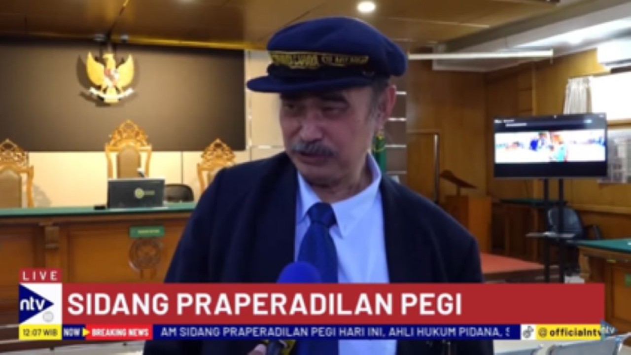Ahli pidana Suhandi Cahaya saat diwawancara NusantaraTV usai memberikan kesaksian dalam sidang Pra Peradilan Pegi Setiawan di PN Bandung/tangkapan layar NTV