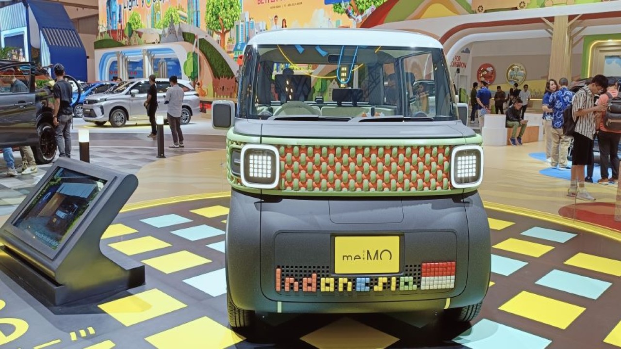 Mobil listrik konsep Daihatsu me:MO mencuri perhatian pengunjung GIIAS 2024. (Foto: Adiantoro/NTV)