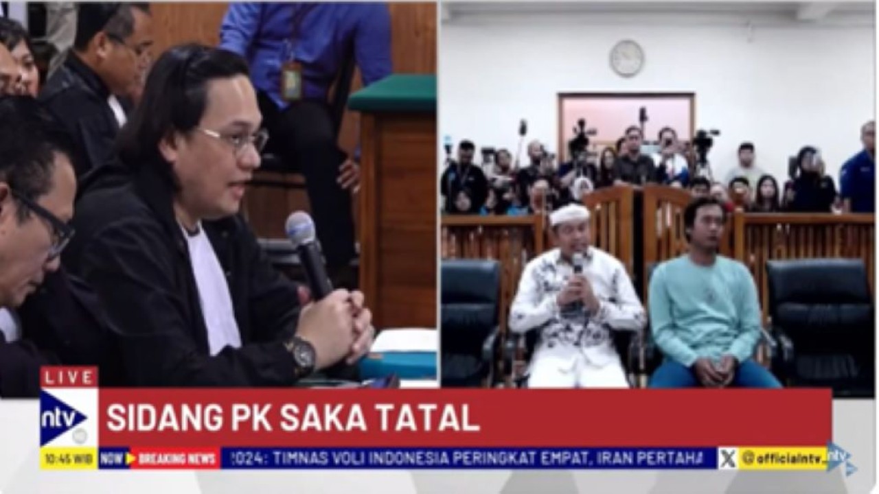 Mantan Bupati Purwakarta Dedi Mulyadi menjawab pertanyaan-pertanyaan yang diajukan kuasa hukum Farhat Abbas dalam sidang PK Saka Tatal di PN Kota Cirebon/tangkapan layar NTV