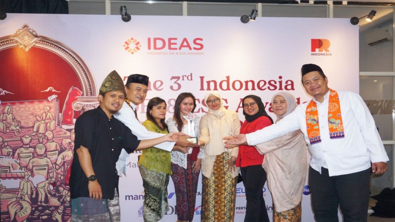 PT Pertamina (Persero) melalui Pertamina Call Center (PCC) 135 meraih penghargaan Indonesia DEI & ESG (IDEAS) Awards 2024 Kategori ESG (Environmental, Social & Governance) atas inovasinya dalam memberikan layanan prima kepada pelanggan/Foto: Istimewa