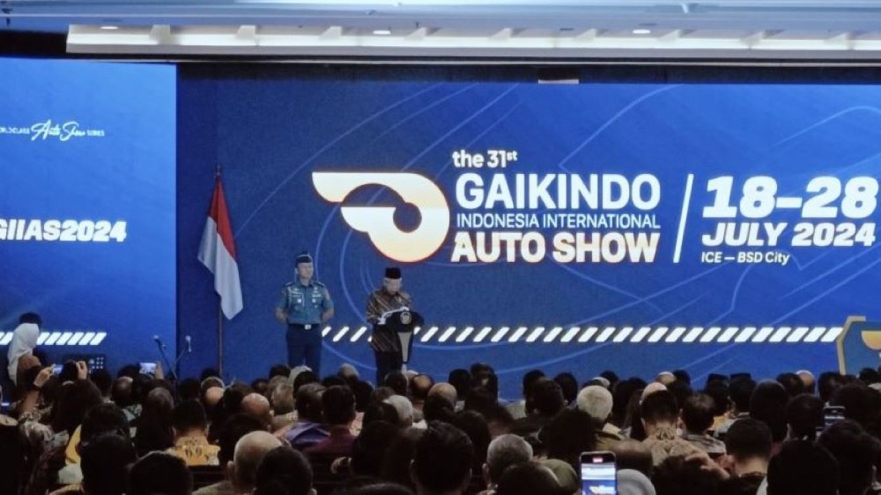 Wapres KH Maa'ruf Amin saat membuka pameran Gaikindo Indonesia International Auto Show (GIIAS) 2024 di ICE BSD City, Tangerang, Banten, Kamis (18/7/2024). (Foto: Adiantoro/NTV)