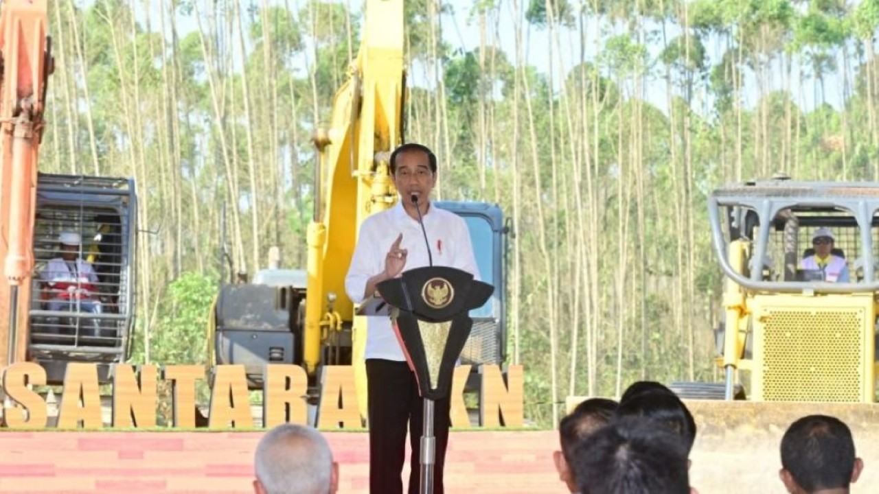Presiden Jokowi pada peletakan batu pertama pembangunan Hotel Nusantara di kawasan IKN, Penajam Paser Utara, Kaltim, Kamis (21/09/2023). (Foto: BPMI Setpres)