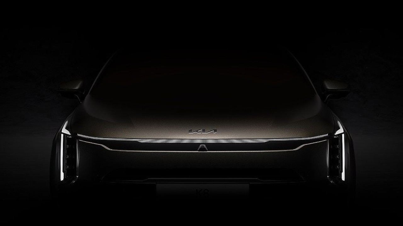 Kia menunjukkan gambar teaser dari model sedan K8 yang akan segera hadir. (Foto: Yonhap)