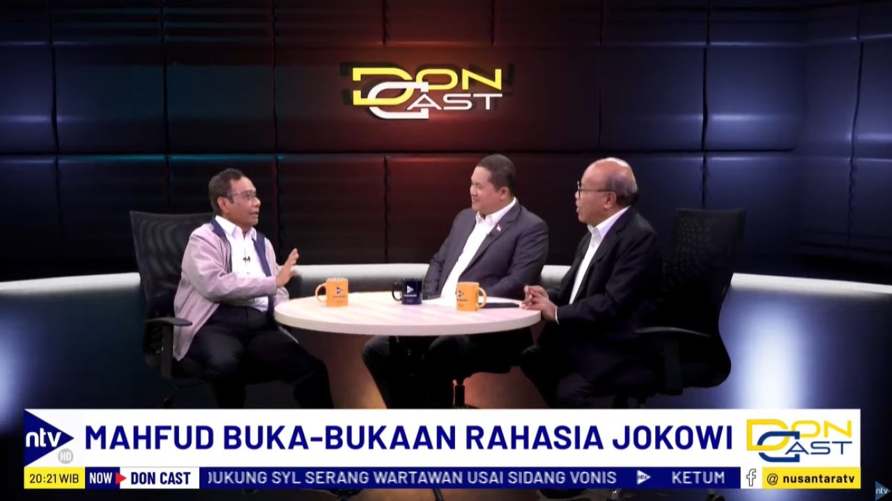 Mantan Menko Polhukam (2019-2024) Mahfud MD menjadi narasumber dalam program 'DonCast' yang dipandu dua 'Don' yaitu Don Bosco Selamun (Presiden Direktur Nusantara TV) dan Donny de Keizer (presenter Nusantara TV).