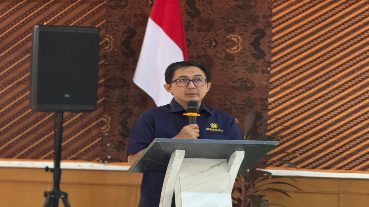 Kepala Kantor Wilayah DJP Jakarta Pusat, Eddi Wahyudi memberikan sambutan dalam Forum Konsultasi Publik pada Rabu, 24 Juli 2024, di Aula Kantor Pelayanan Pajak (KPP) Pratama Jakarta Menteng Satu/Foto: Istimewa