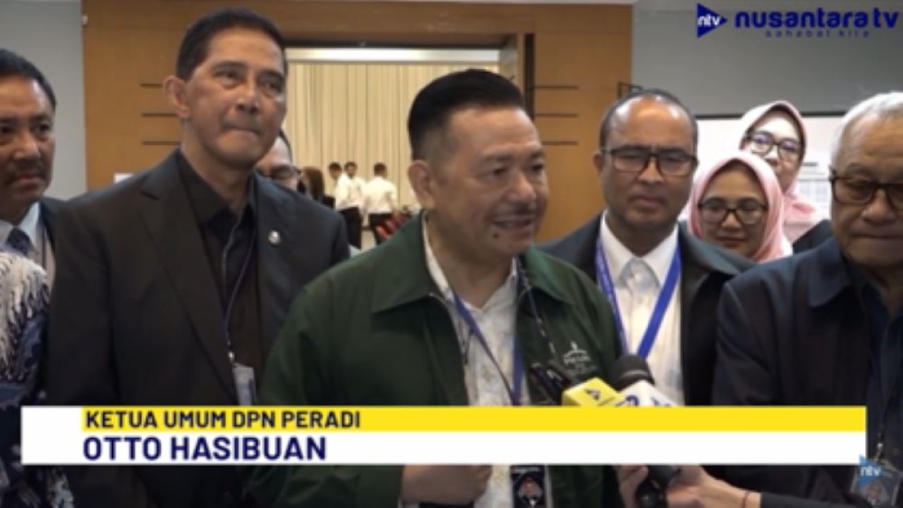 Ketua Umum Peradi Otto Hasibuan memberikan keterangan pers terkait rencana Peradi mengajukan PK untuk para terpidana kasus Vina/tangkapan layar NTV