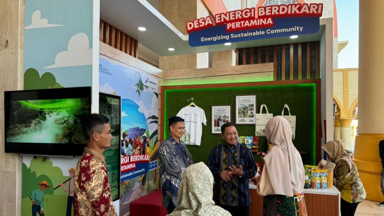 Ivanovich Agusta, Kepala Badan Pengembangan Informasi Desa PDTT 2, Kemenkes PDTT, mengapresiasi program Desa Energi Berdikari Pertamina, pada acara Gelar Teknologi Tepat Guna Nusantara ke-25, di Lombok, NTB, pada 14-17 Juli 2024. (Foto: Pertamina)