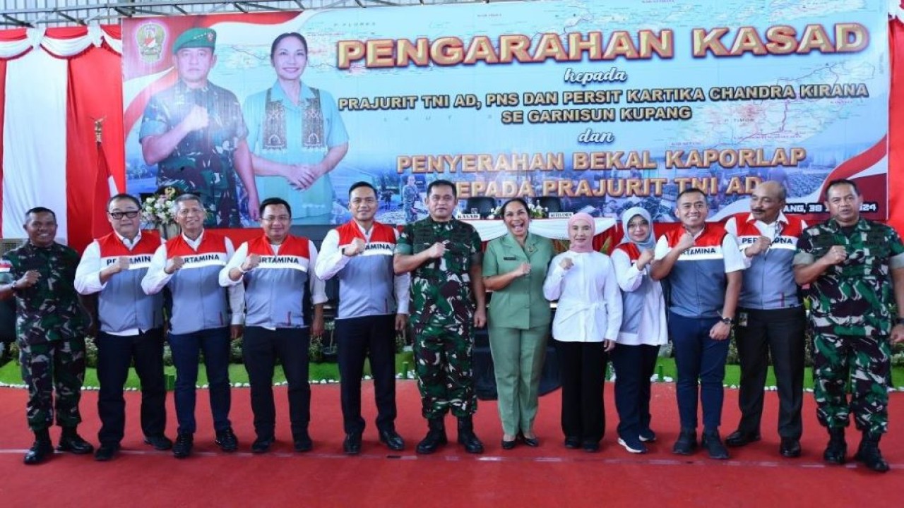 Kepala Staf Angkatan Darat Jenderal TNI Maruli Simanjuntak, Direktur Utama Pertamina Nicke Widyawati dan Komisaris Utama Pertamina Simon Aloysius Mantiri beserta Manajemen Pertamina berkolaborasi majukan kesejahteraan masyarakat Kupang, Selasa (30/7202). (Foto: Istimewa/Pertamina)