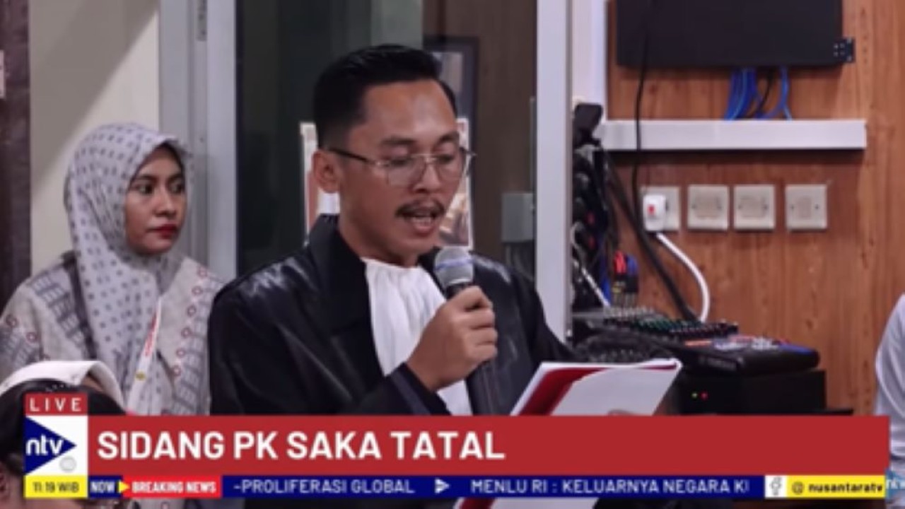 Anggota Tim Kuasa Hukum Saka Tatal membacakan bukti-bukti baru dalam Sidang PK Saka Tatal di PN Cirebon/tangkapan layar NTV