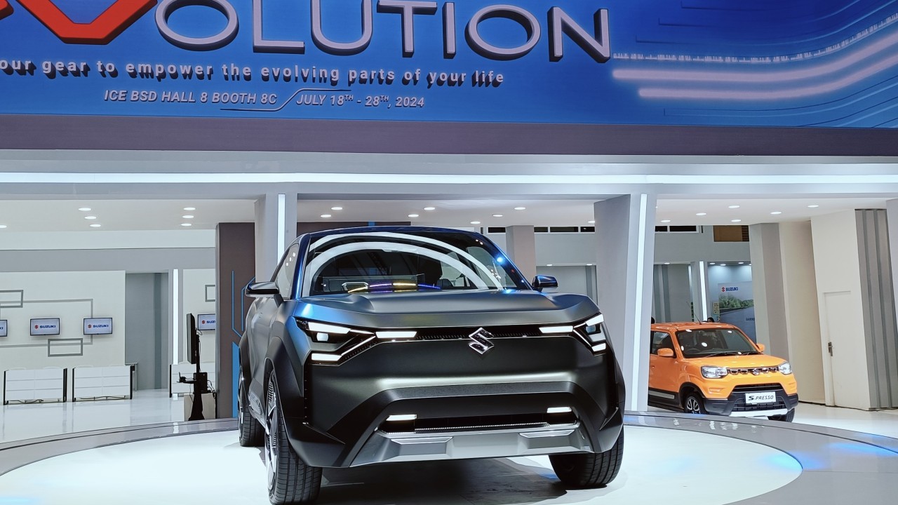 Suzuki menampilkan konsep mobil listrik masa depan eVX sebagai daya tarik utama pengunjung pameran GIIAS 2024. (Foto: Adiantoro/NTV)