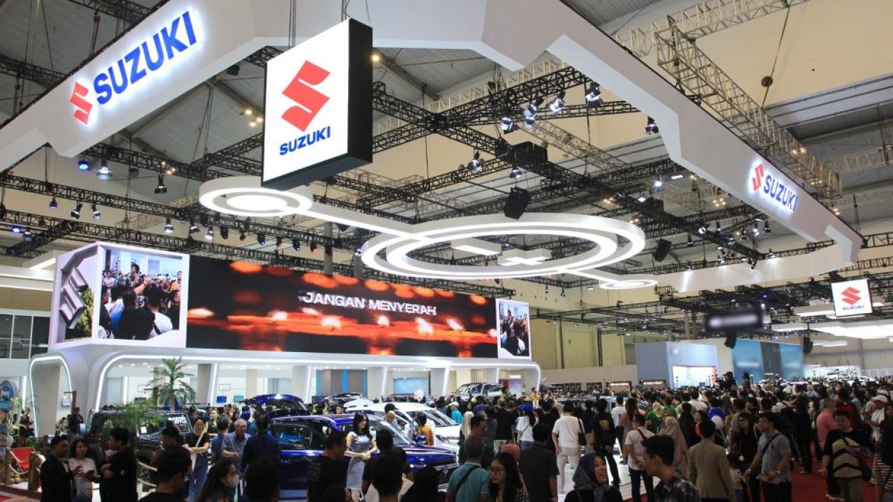 Pengunjung booth Suzuki Indonesia di GIIAS 2024. (Foto: Istimewa/Suzuki)