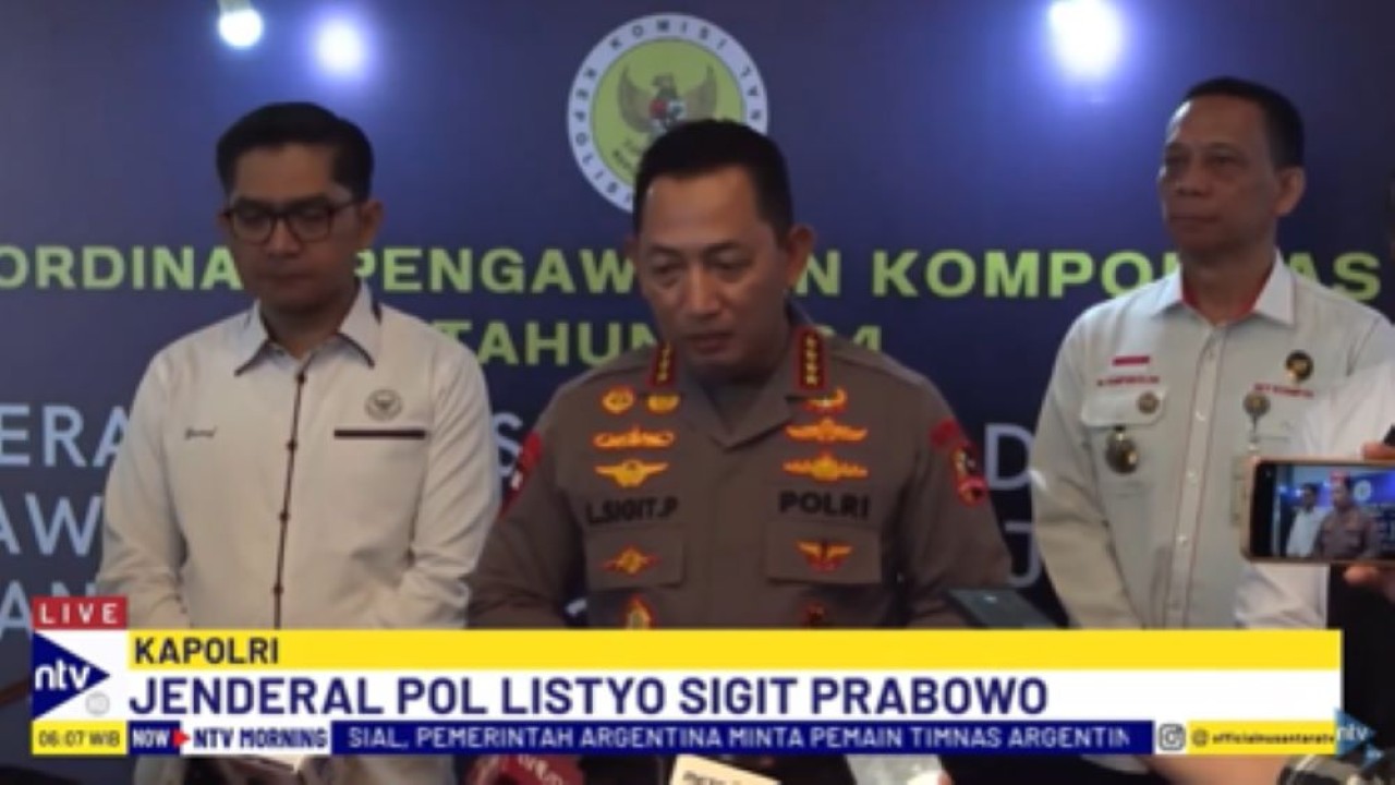 Kapolri Jenderal Pol Listyo Sigit Prabowo memberikan keterangan pers terkait kelanjutan penanganan kasus pembunuhan Vina dan Eky