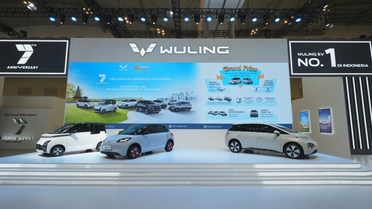Di booth Wuling turut dipamerkan total 15 unit mobil Wuling mulai dari Wuling EV ABC Stories yang terdiri dari Cloud EV, Air ev dan BinguoEV. (Foto: Istimewa/Wuling)