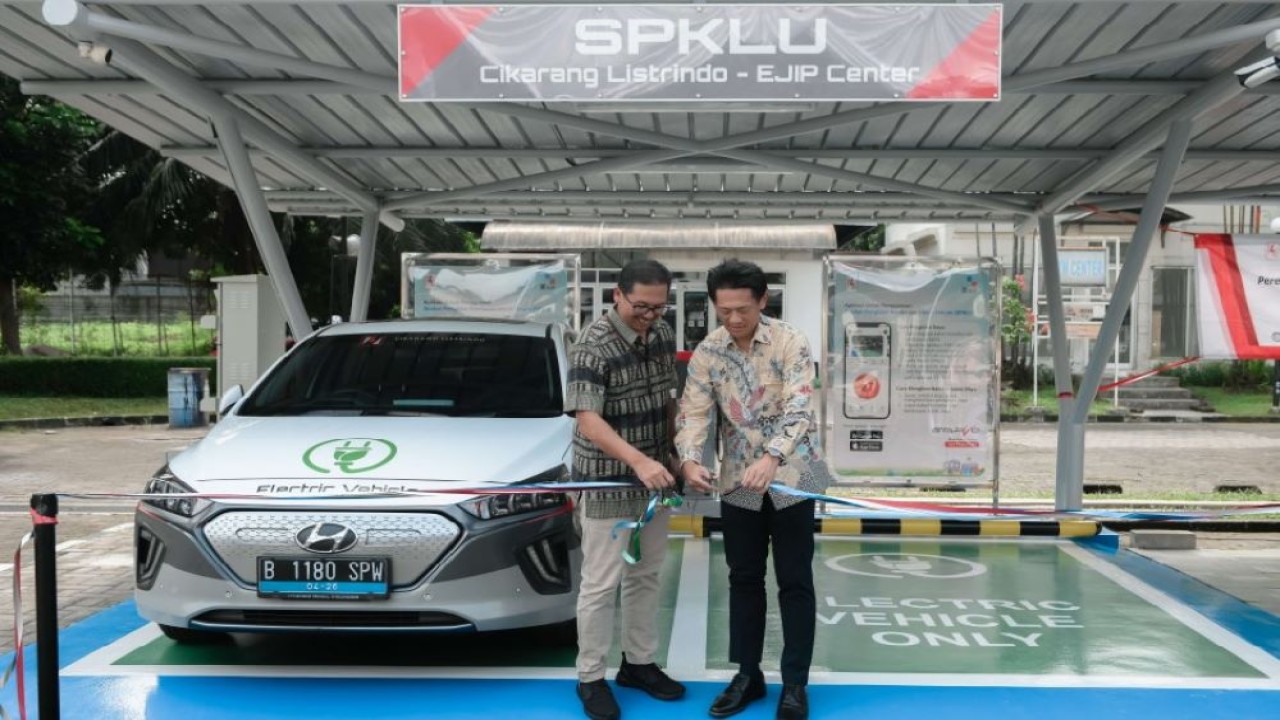 PT Cikarang Listrindo Tbk ("Perseroan") telah mengoperasikan 9 Stasiun Pengisian Kendaraan Listrik Umum (SPKLU) yang tersebar di 5 kawasan industri yang dilayani. (Foto: Istimewa)