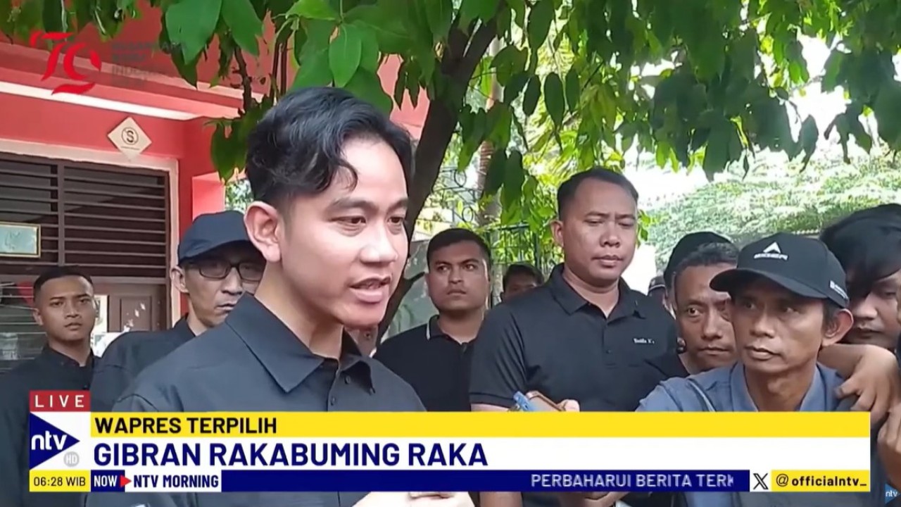 Wapres terpilih Gibran Rakabuming Raka pada Senin (5/8/2024) memantau langsung uji coba program makan bergizi gratis di Sekolah Dasar Negeri (SDN) 4 Kota Tangerang, Banten.