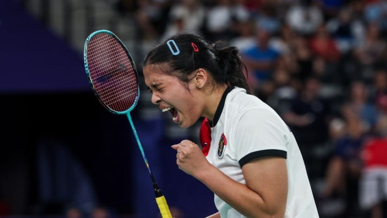 Tunggal putri Indonesia Gregoria Mariska Tunjung berhasil menembus semifinal Olimpide Paris 2024 usai mengalahkan wakil Thailand Ratchanok Intanon (25-23 dan 21-9), pada babak perempat final, Sabtu (3/8/2024). (Foto: Istimewa/Humas PBSI)