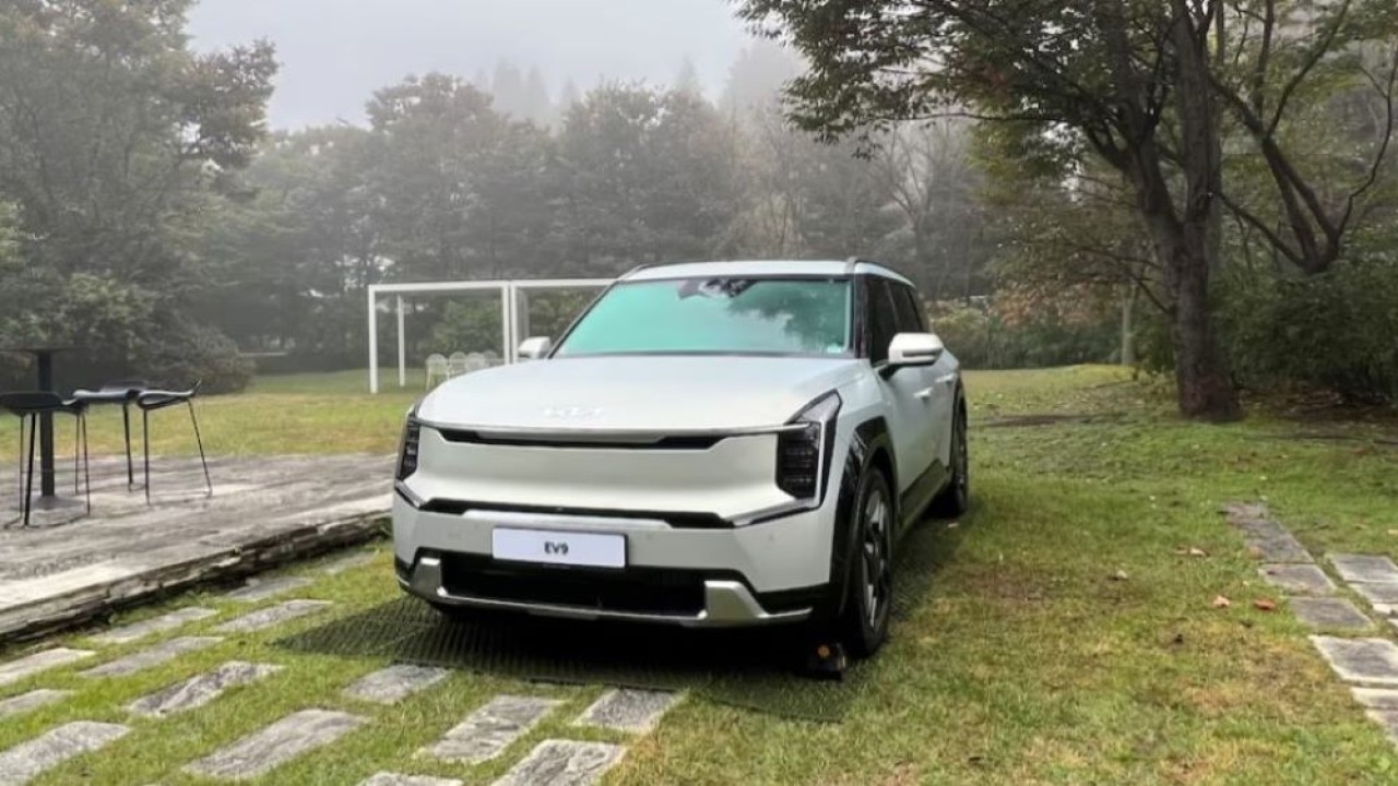 Kendaraan listrik Kia EV9 dipamerkan di acara Kia EV Day di Yeoju, Korea Selatan, 10 Oktober 2023. (Foto: Dok/Heekyong Yang/REUTERS)