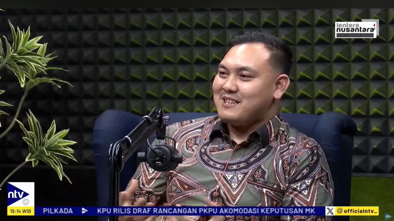 Ketua KPUD Kabupaten Bogor, Adi Kurnia saat menjadi narasumber DPO Podcast di Nusantara TV, Minggu (25/8/2024), yang dipandu Pemimpin Redaksi NTVNews.id selaku host.