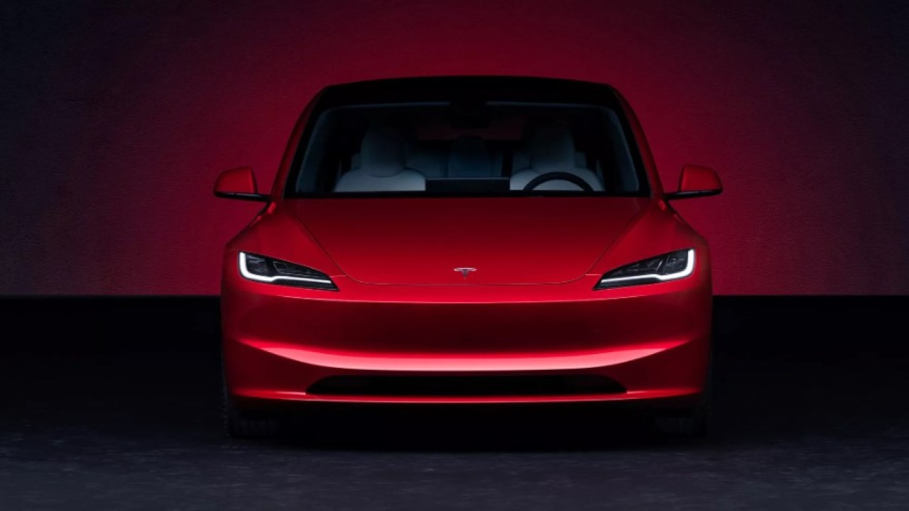 Ilustrasi. Mobil listrik Tesla. (Foto: Carscoops)