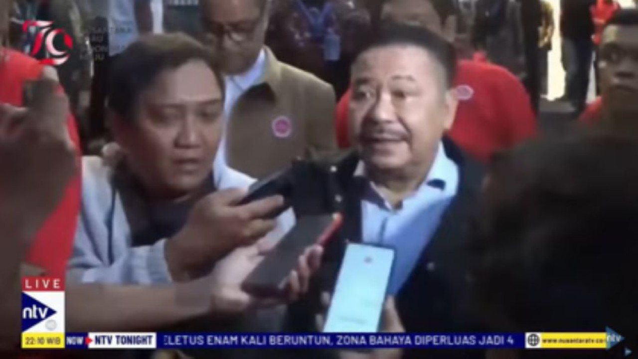 Ketua Umum DPN Peradi, Otto Hasibuan saat diwawancara media terkait rencana mengajukan PK tujuh terpidana kasus pembunuhan Vina dan Eky