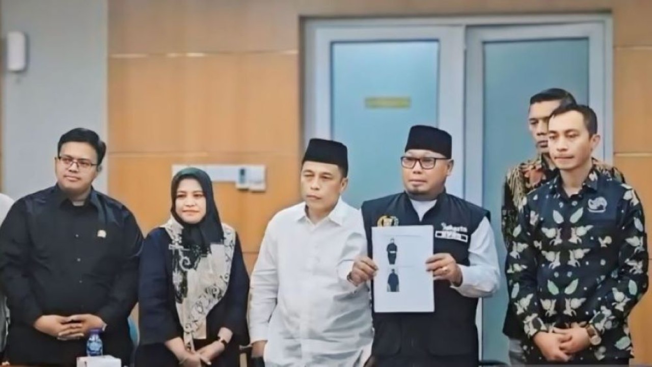 Sejumlah anggota Komisi E DPRD DKI Jakarta saat melakukan pertemuan dengan manajemen RS Medistra Jakarta dan Dinkes DKI Jakarta di ruang rapat Komisi E DPRD DKI Jakarta, Jumat (6/9/2024). (Foto: ANTARA/HO-DPRD DKI Jakarta)