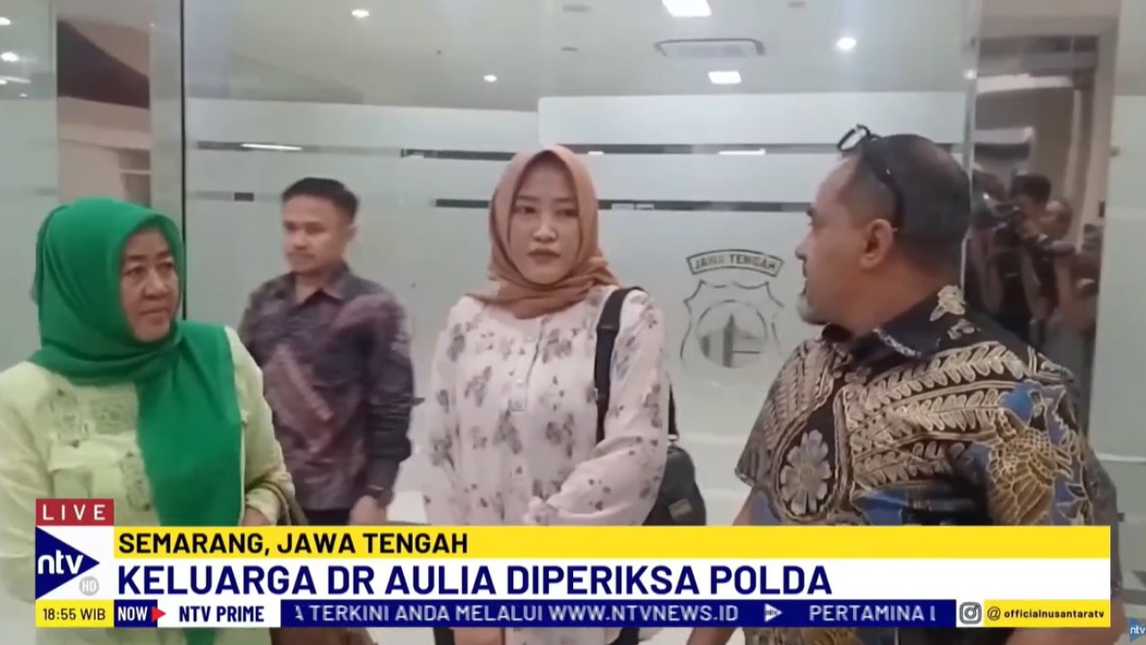 Ibunda mendiang dokter Aulia Risma Lestari, mahasiswa Program Pendidikan Dokter Spesialis (PPDS) Anestesi Universitas Diponegoro (Undip) Semarang, dan kuasa hukumnya Misyal Achmad kembali mendatangi Markas Polda (Mapolda) Jawa Tengah (Jateng).