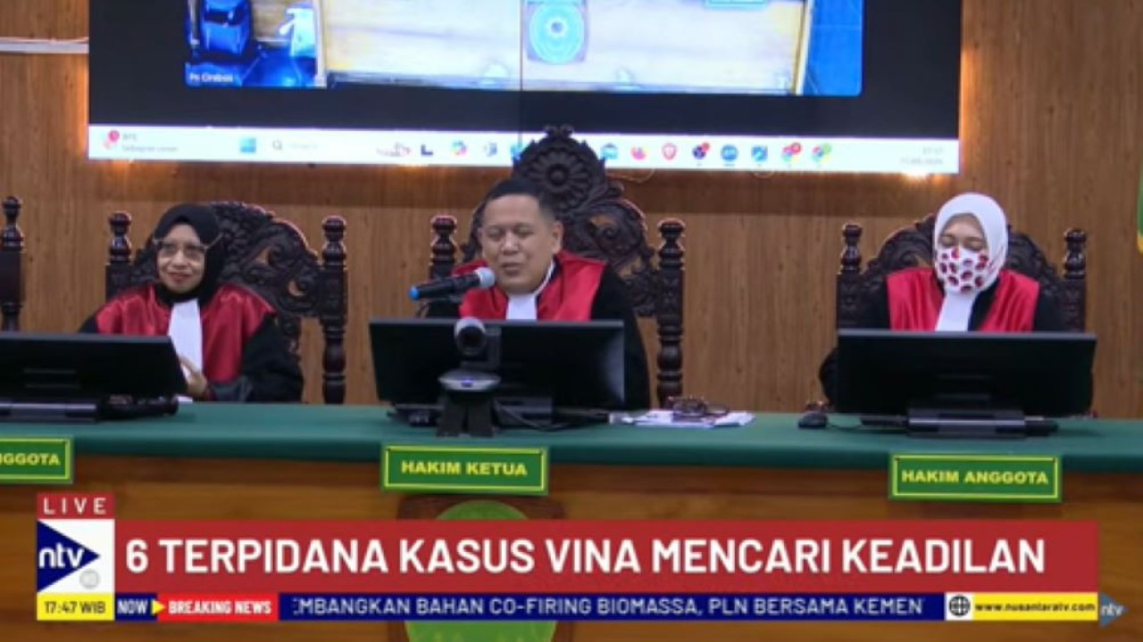 Hakim Ketua Arie Ferdian menutup Sidang PK enam terpidana kasus Vina di PN Cirebon, Jawa Barat/tangkapan layar