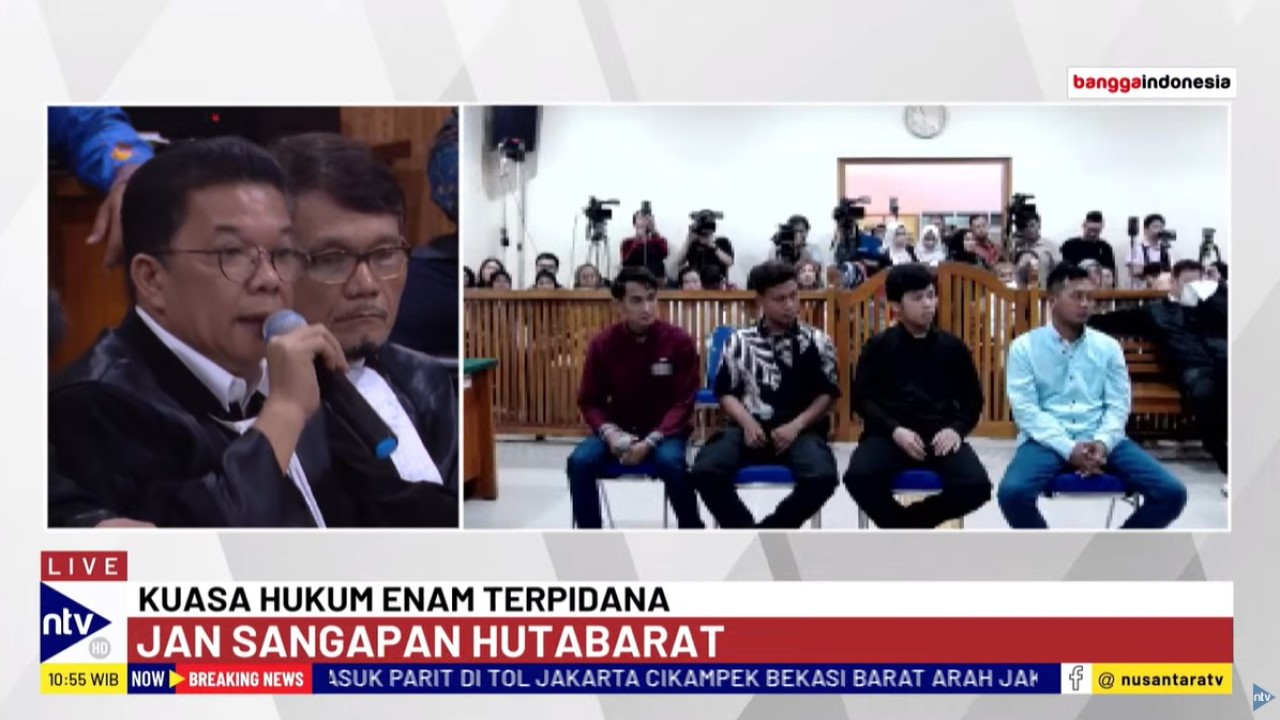 Salah satu tim kuasa hukum enam terpidana, Jan Sangapan Hutabarat di sidang PK enam terpidana di PN Cirebon, Jawa Barat.